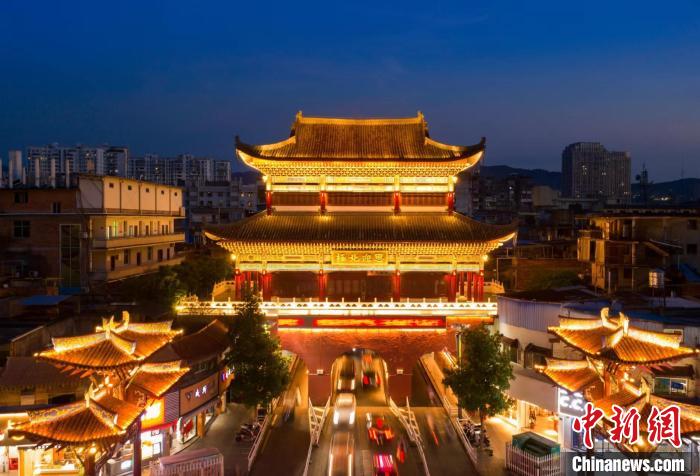 圖為建甌鼓樓。　鄧強(qiáng) 攝