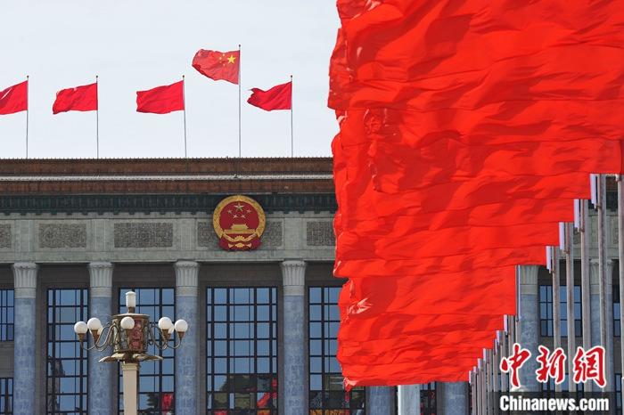 資料圖：人民大會(huì)堂前。