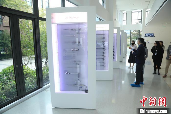 卡爾史托斯中國(guó)區(qū)總經(jīng)理阮瓊指出，中國(guó)市場(chǎng)具有快速發(fā)展和快速迭代的特性?！珡┛?攝