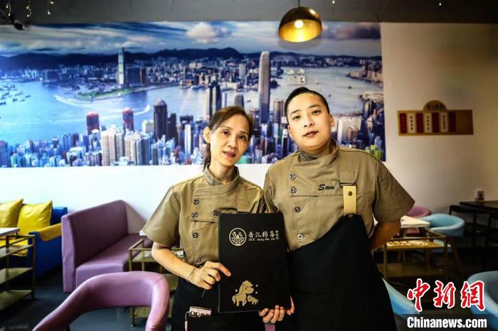 圖為馬寬與蕭玉嬋?！堃怀?攝