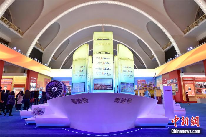 圖為中國經(jīng)濟(jì)“奇跡”號巨輪模型 <a target='_blank' href='/' >中新網(wǎng)</a>記者 李霈韻 攝。