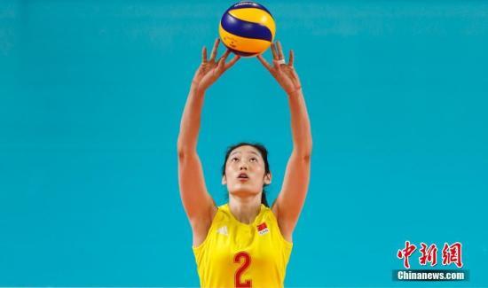 資料圖：2016年8月23日，雅加達(dá)亞運(yùn)會(huì)女排小組賽，中國(guó)隊(duì)朱婷在比賽中。<a target='_blank' href='/'>中新社</a>記者 杜洋 攝