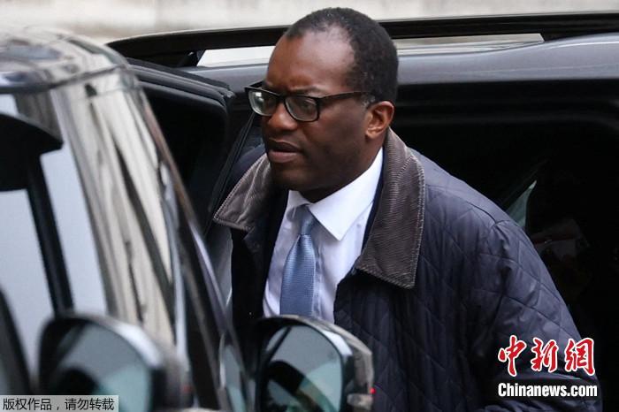 當(dāng)?shù)貢r間2022年10月14日，英國倫敦，前任財政大臣夸西?克沃滕在唐寧街下車。