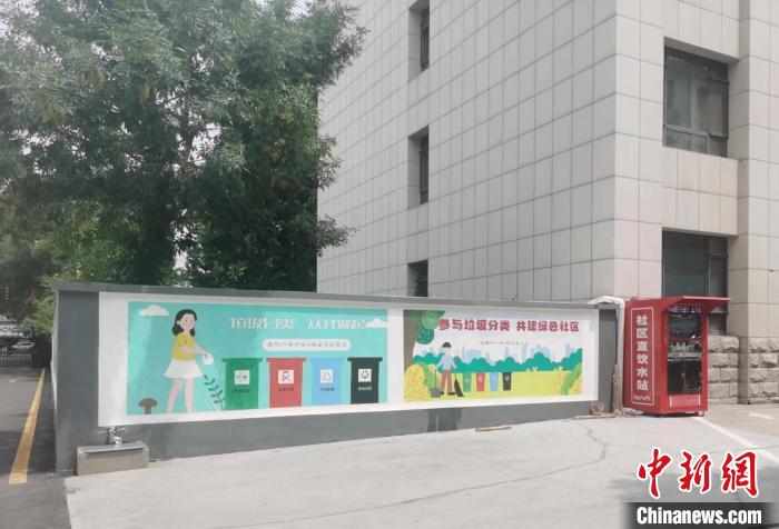 紫東公路小區(qū)，昔日私搭亂建、環(huán)境衛(wèi)生臟亂差的現(xiàn)象已不見蹤影，老舊小區(qū)著“新裝”。　吳瓊 攝