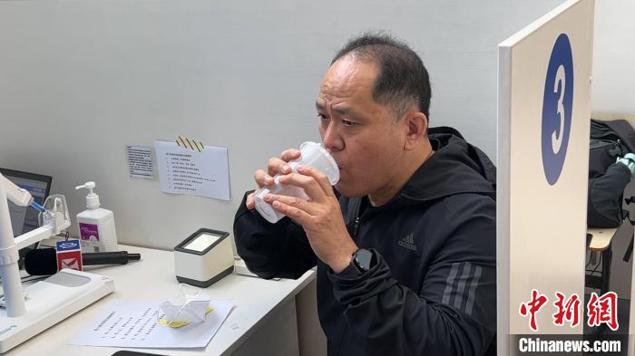 上海啟動(dòng)吸入用新冠疫苗接種。　康玉湛 攝