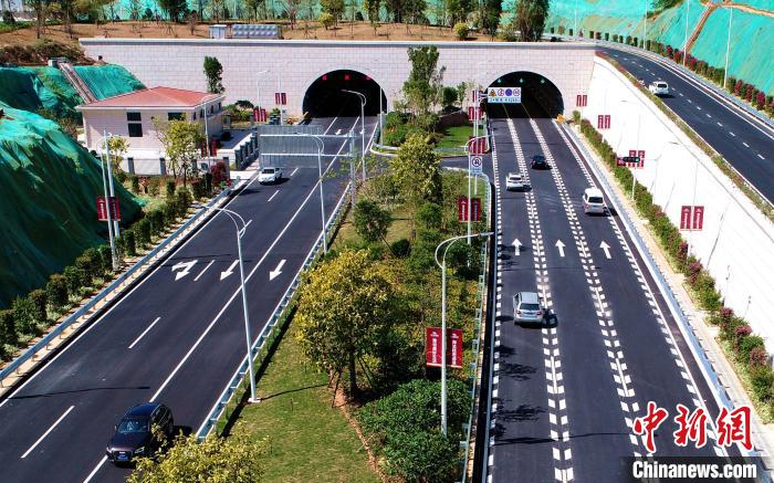 海滄疏港通道通車現(xiàn)場(chǎng)?！埌喝?　攝