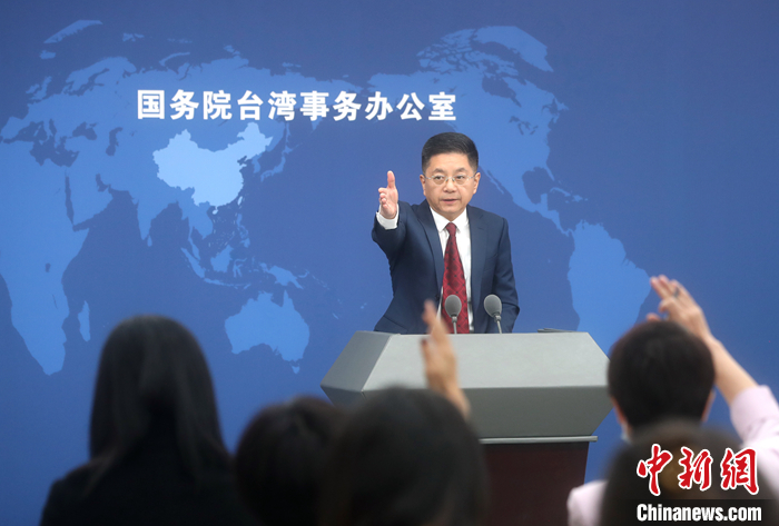 10月26日，國務(wù)院臺辦在北京舉行例行新聞發(fā)布會，發(fā)言人馬曉光表示，近期兩岸同胞交流依然熱絡(luò)，各地各部門持續(xù)開展一系列兩岸交流活動。 <a target='_blank' href='/'>中新社</a>記者 張宇 攝