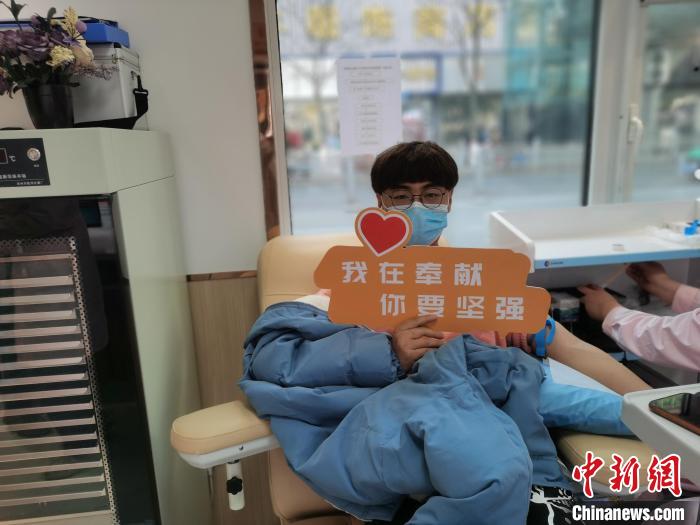 資料圖西寧市民無償獻血?！∏嗪Ｊ⊙褐行墓﹫D