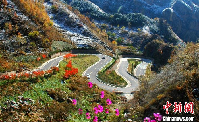 平谷區(qū)胡關(guān)路—最美“十八彎”。　北京市交通委供圖