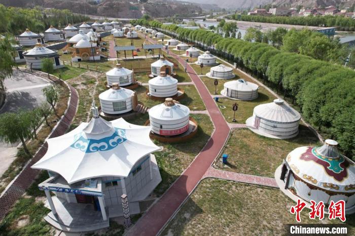 圖為肅南縣白銀鄉(xiāng)西牛毛村喀爾喀蒙古民俗文化體驗區(qū)航拍圖。　 楊艷敏 攝
