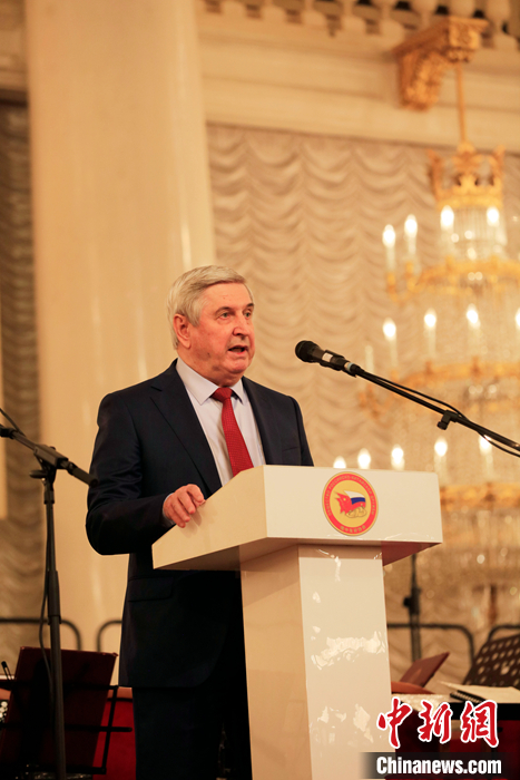 圖為俄國家杜馬第一副主席、俄中友協(xié)主席梅利尼科夫致辭。 <a target='_blank' href='/'>中新社</a>記者 田冰 攝 　