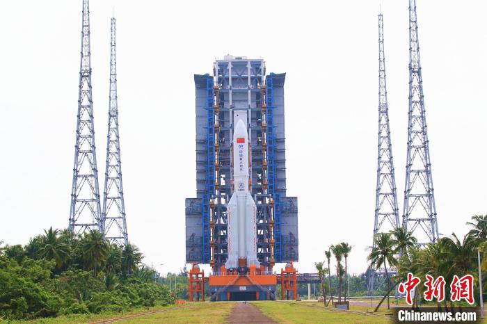 中國(guó)空間站母港送“夢(mèng)天”啟程。　文昌航天發(fā)射場(chǎng) 攝