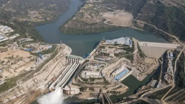 △中巴經(jīng)濟(jì)走廊首個(gè)水電投資項(xiàng)目——巴基斯坦卡洛特水電站項(xiàng)目將為巴基斯坦提供清潔廉價(jià)電力，促進(jìn)巴綠色發(fā)展。