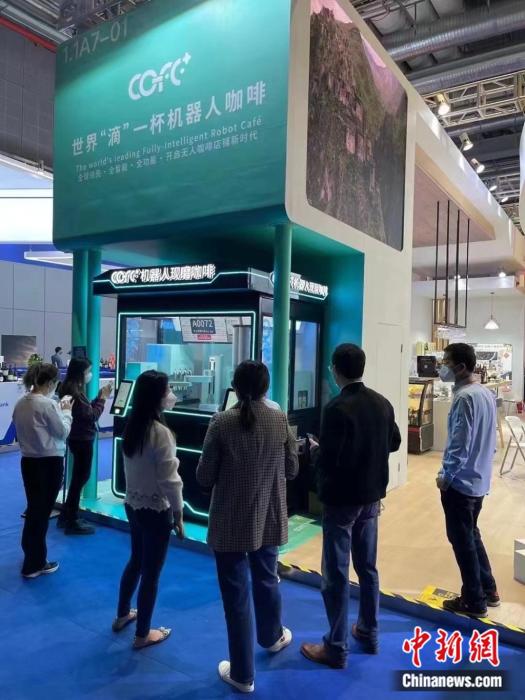 機(jī)器人現(xiàn)磨咖啡亭cofe 。受訪人供圖