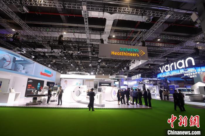 眾多醫(yī)療器械重磅產(chǎn)品亮相進(jìn)博會(huì)引人關(guān)注