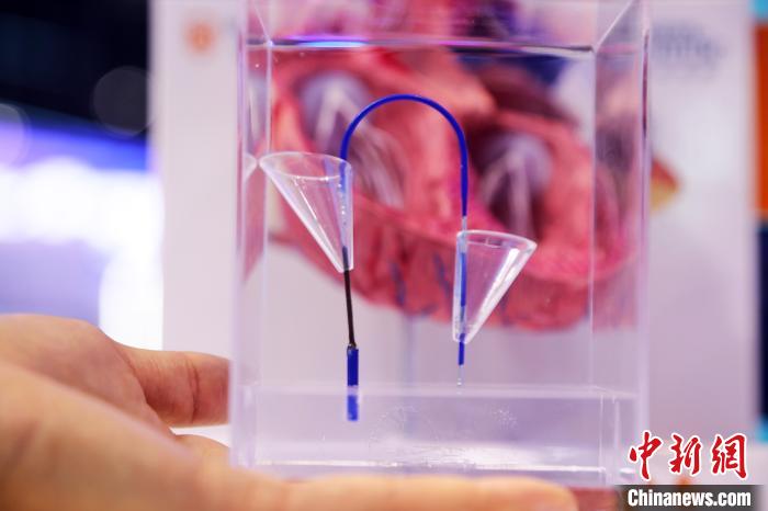 波士頓科學(xué)Sentinel抗栓塞腦保護(hù)裝置在本屆進(jìn)博會(huì)上正式發(fā)布上市。　湯彥俊 攝