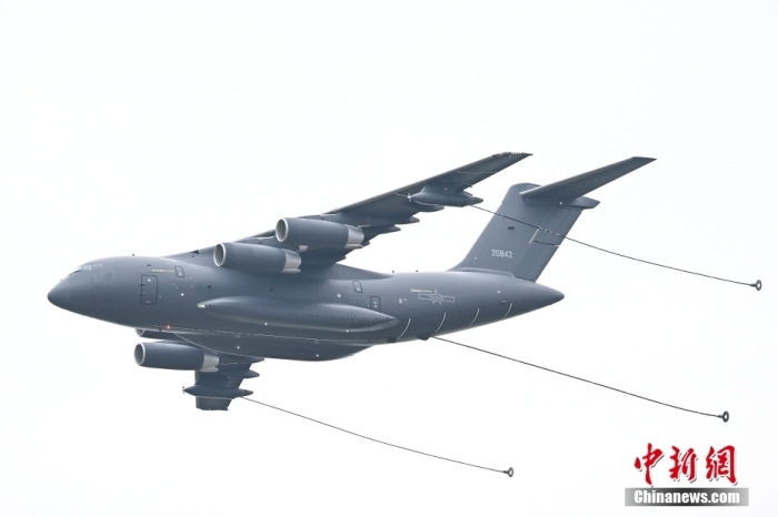 運(yùn)油-20首次在中國(guó)航展空中飛行展示。<a target='_blank' href='/'>中新社</a>記者 陳驥旻 攝 