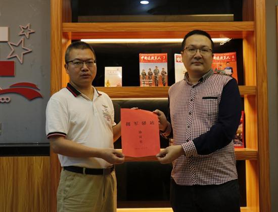 點(diǎn)擊圖片翻到下一頁>> 莆田荔城:“擁軍驛站”寄快遞可享打折