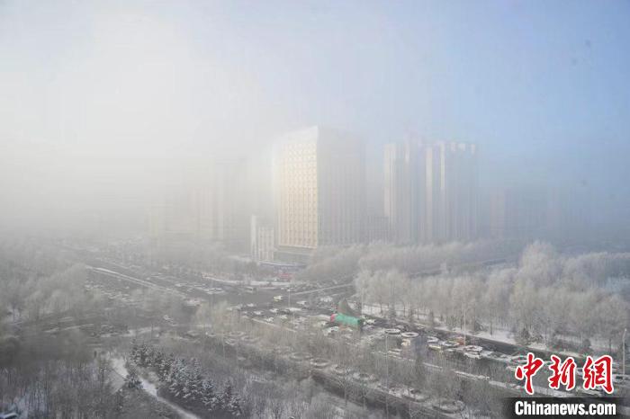 霧襲吉林多地部分地方能見(jiàn)度小于200米