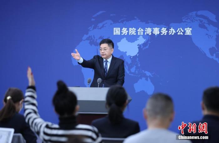 11月16日，國務(wù)院臺辦在北京舉行例行新聞發(fā)布會。臺灣地區(qū)“九合一”選舉臨近，民進黨當局領(lǐng)導人再度拿出“抗中保臺”牌拉選票。<a target='_blank' href='/'>中新社</a>記者 楊可佳 攝