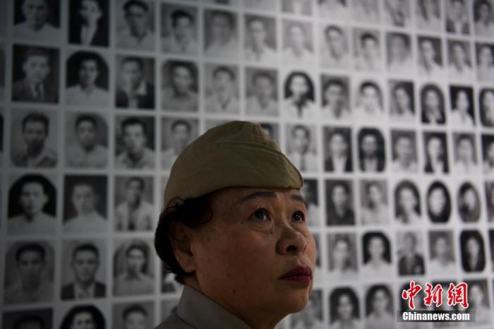 1月16日，由云南滇西抗戰(zhàn)歷史文化研究會(huì)-南僑機(jī)工學(xué)會(huì)與937文創(chuàng)園區(qū)共同策劃完成的文創(chuàng)項(xiàng)目“937滇緬公路體驗(yàn)館”在昆明開館。觀眾可在館內(nèi)了解滇緬公路的修建、南僑機(jī)工支援抗戰(zhàn)等歷史。 <a target='_blank' href='/'>中新社</a>記者 康平 攝