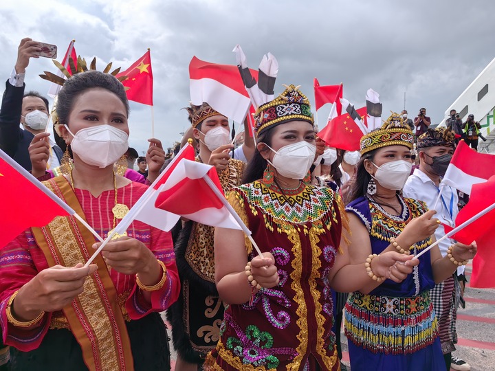 　　這是機(jī)場的歡迎場面。新華社記者 申宏 攝