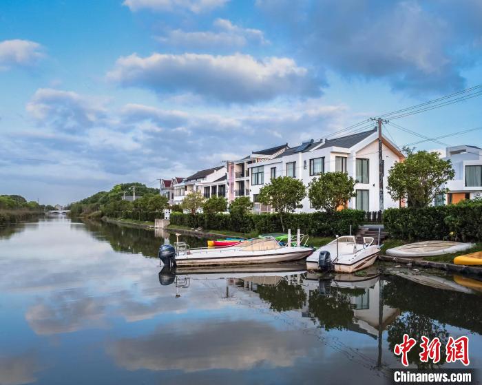 “宿於”民宿前皮劃艇游玩點 上海明珠富想川沙(上海)民宿文化有限公司供圖 “宿於”民宿前皮劃艇游玩點 上海明珠富想川沙(上海)民宿文化有限公司供圖