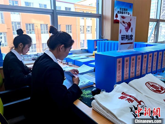 青海關(guān)注特困人員生活質(zhì)量提高救助供養(yǎng)補助標準