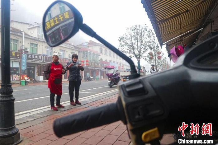 攝影，讓大山里的孩子看到光