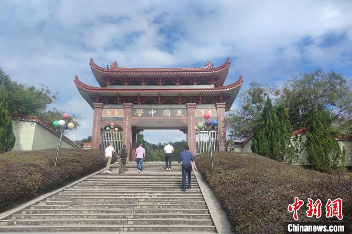 教育是美嶺村創(chuàng)業(yè)史中的一張名片。圖為美嶺中學(xué)?！枪跇?biāo) 攝