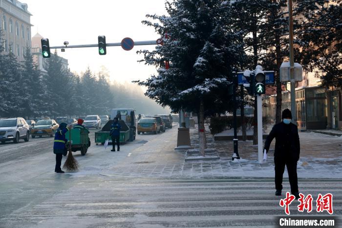 11月21日，“神州北極”漠河迎來今年入冬以來最低溫?！∩厶炖?攝