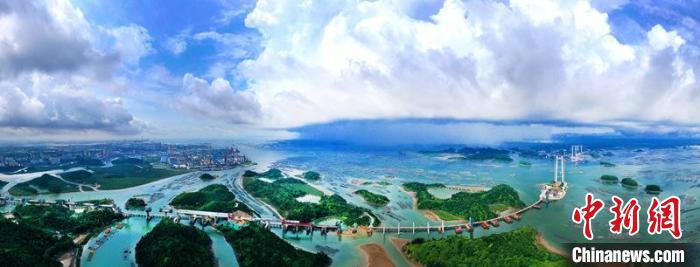 廣西最長跨海大橋——龍門大橋項目?！≈苘?攝