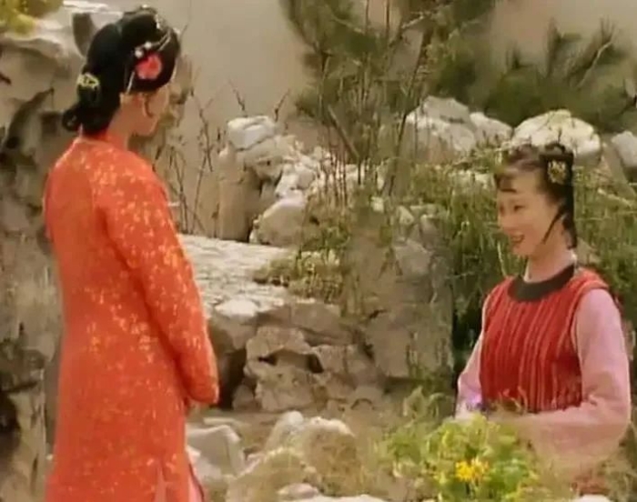 電視劇《紅樓夢(mèng)》小紅得到王熙鳳賞識(shí)