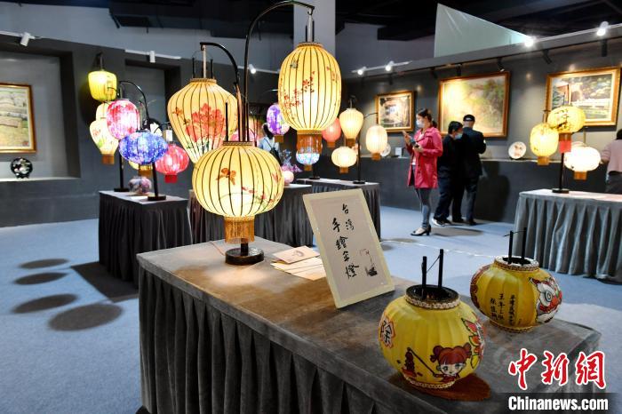 臺(tái)灣燈籠展場?！蚊?攝