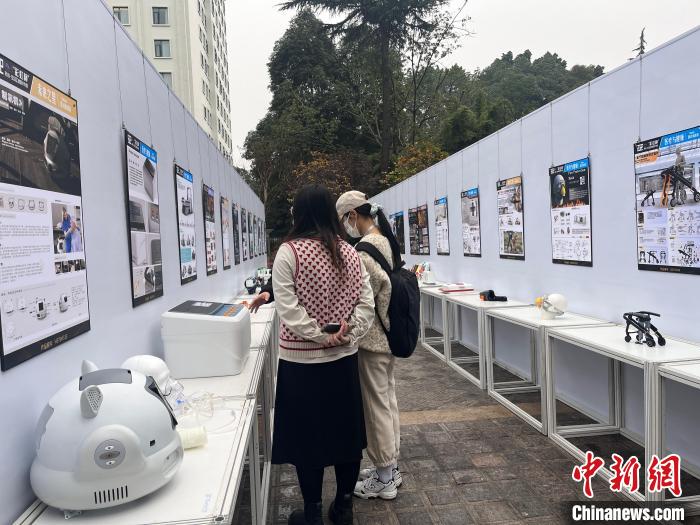 2022“彩虹杯”天府·寶島工業(yè)設(shè)計大賽頒獎典禮暨工業(yè)設(shè)計精品展啟動儀式現(xiàn)場?！⊥趵?攝