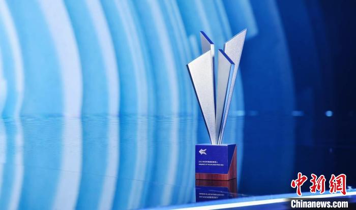 百位年輕中國科學家領取“科學探索獎”澳門科學家首次獲獎