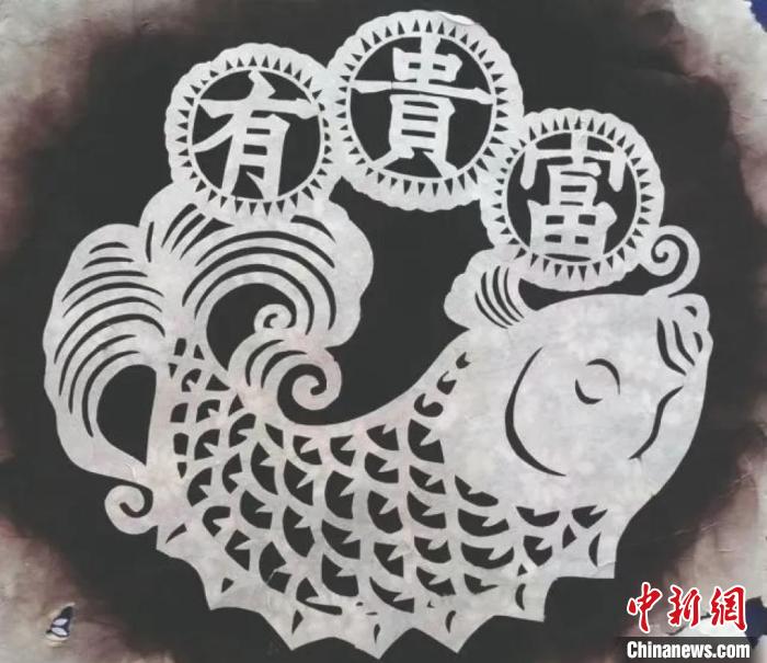 李淑英制作的熏畫(huà)?！∮诰?攝