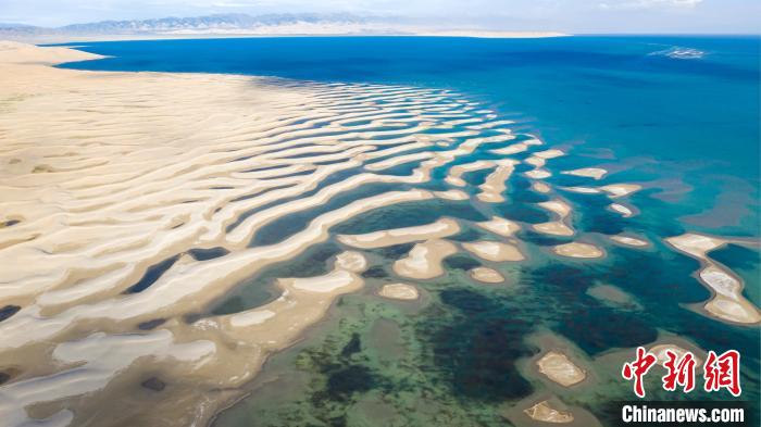 圖為馬海清攝影作品《水上沙漠》?！∑钸B山國(guó)家公園青海省管理局供圖