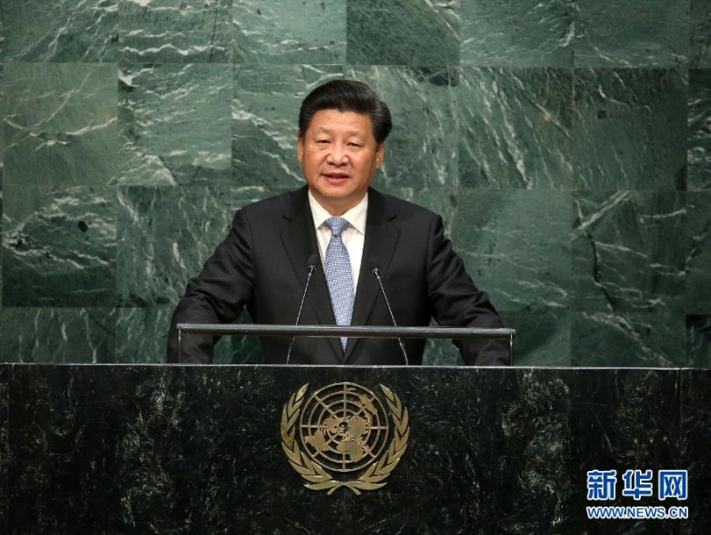 9月28日，國(guó)家主席習(xí)近平在紐約聯(lián)合國(guó)總部出席第70屆聯(lián)合國(guó)大會(huì)一般性辯論并發(fā)表題為《攜手構(gòu)建合作共贏新伙伴同心打造人類(lèi)命運(yùn)共同體》的重要講話。 新華社記者 龐興雷 攝
