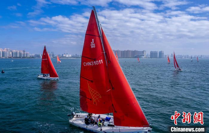 圖為比賽瞬間。　畢建東 攝