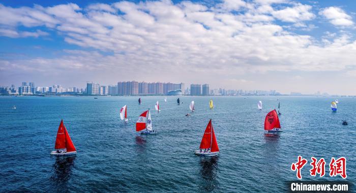 圖為比賽瞬間?！‘吔| 攝