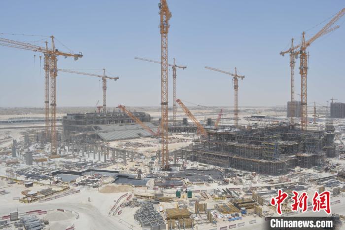 盧塞爾體育場混凝土結(jié)構(gòu)施工現(xiàn)場。受訪者供圖