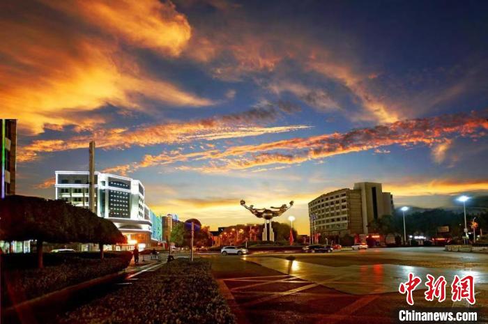 圖為秦丙和的攝影作品?！∏乇?攝