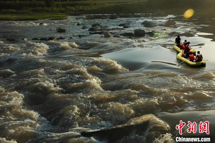 圖為秦丙和的攝影作品?！∏乇?攝