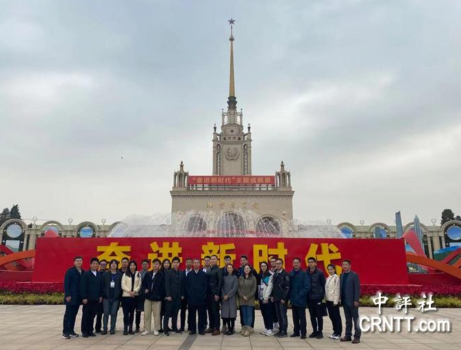 臺灣青年參觀“奮進新時代”主題成就展