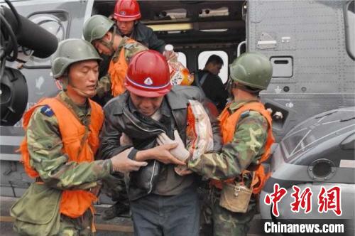 香港特區(qū)政府飛行服務(wù)隊曾參與2008年汶川地震災(zāi)后救援工作。　香港特區(qū)政府飛行服務(wù)隊 攝