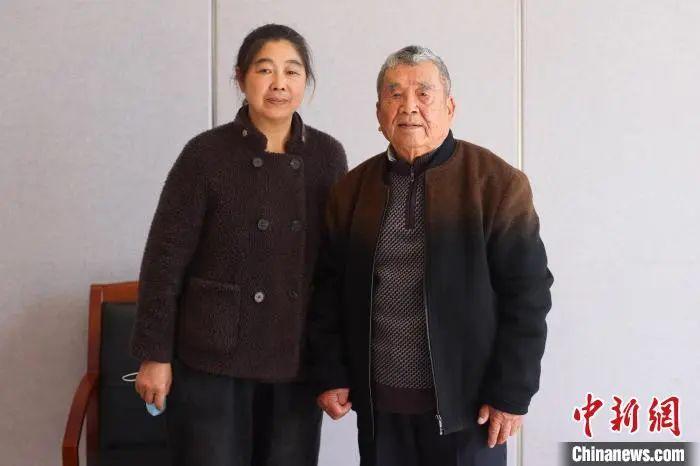 南京大屠殺幸存者馬庭寶和女兒馬明蘭。泱波 攝