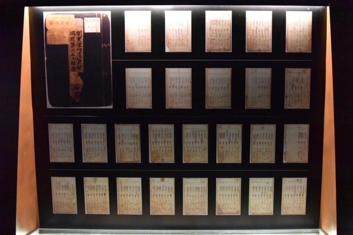 侵華日軍第七三一部隊(duì)罪證陳列館新展出的《關(guān)東軍防疫給水部留守名簿》。(新華社記者楊思琪 攝)