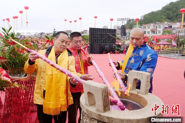 世界客屬第二十八次公祭客家母親河活動現(xiàn)場?！￠L汀縣委宣傳部供圖