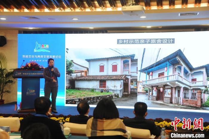 臺(tái)胞代表蔡高暉講述鄉(xiāng)創(chuàng)故事?！∑翁锸形穆镁止﹫D